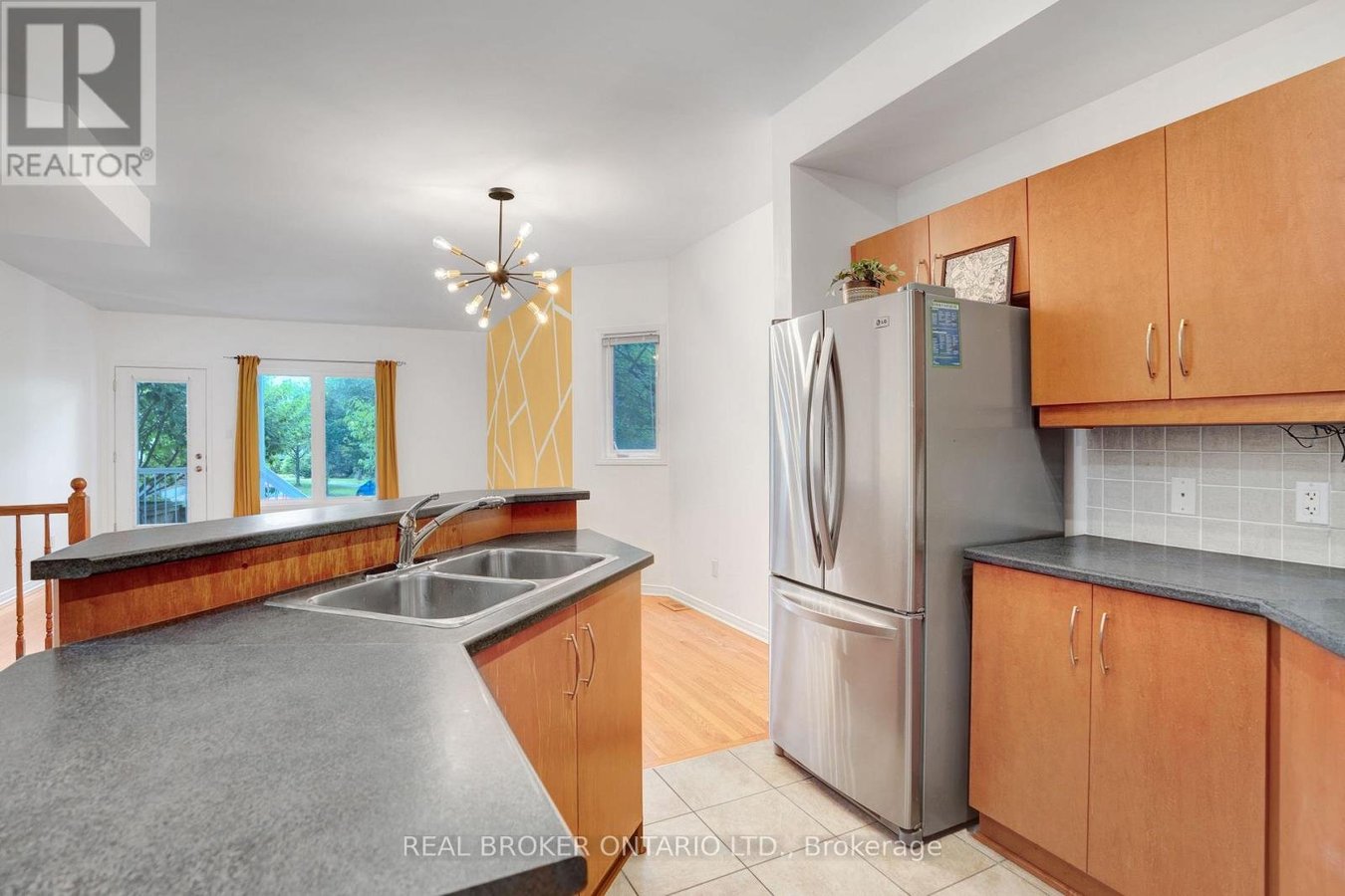 292 LONDON TERRACE - Photo 8