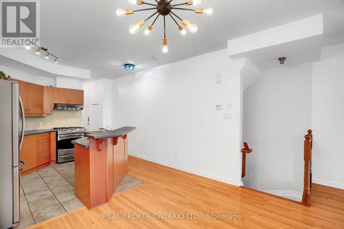 292 LONDON TERRACE - Photo 14