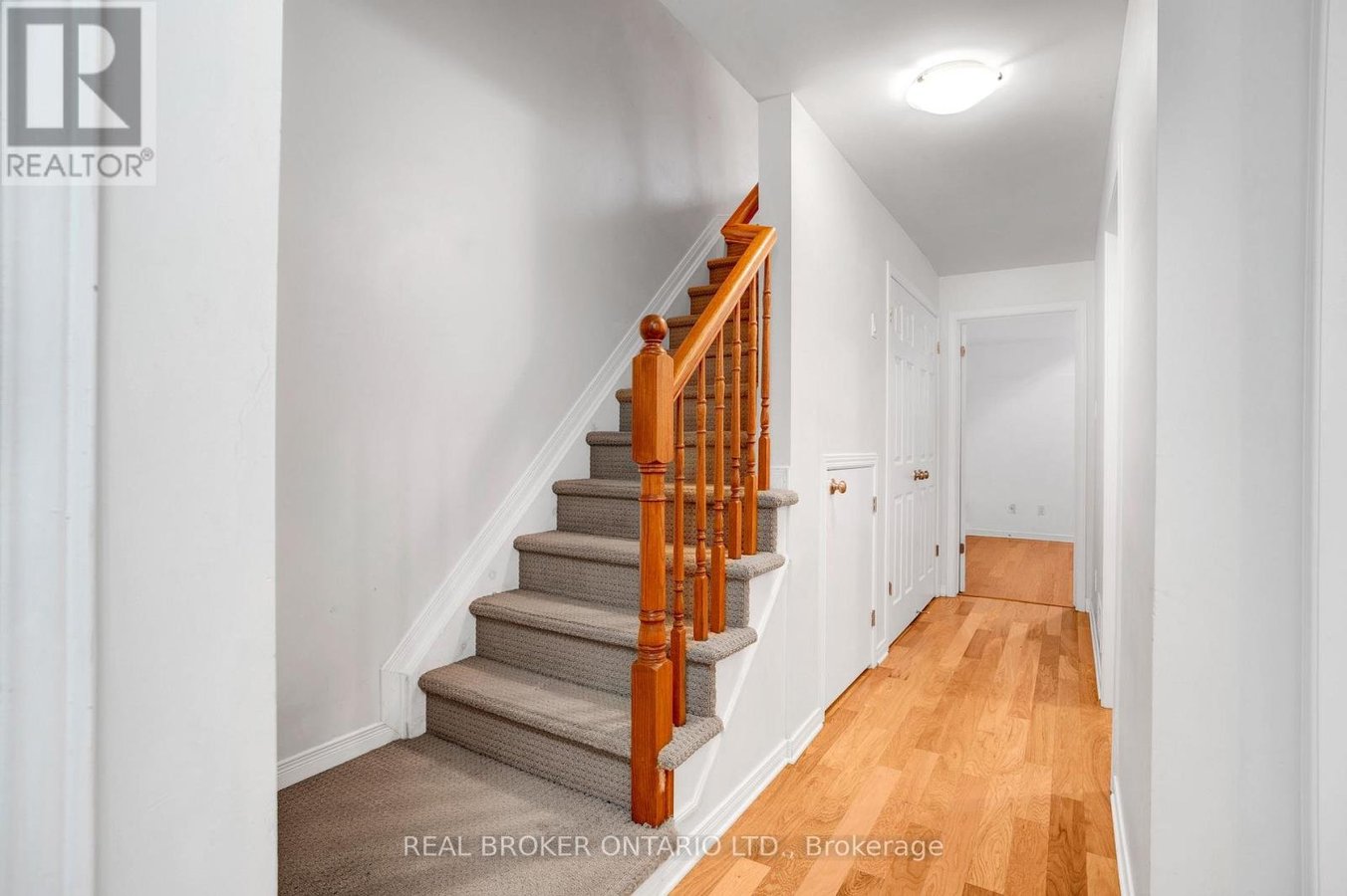 292 LONDON TERRACE - Photo 15