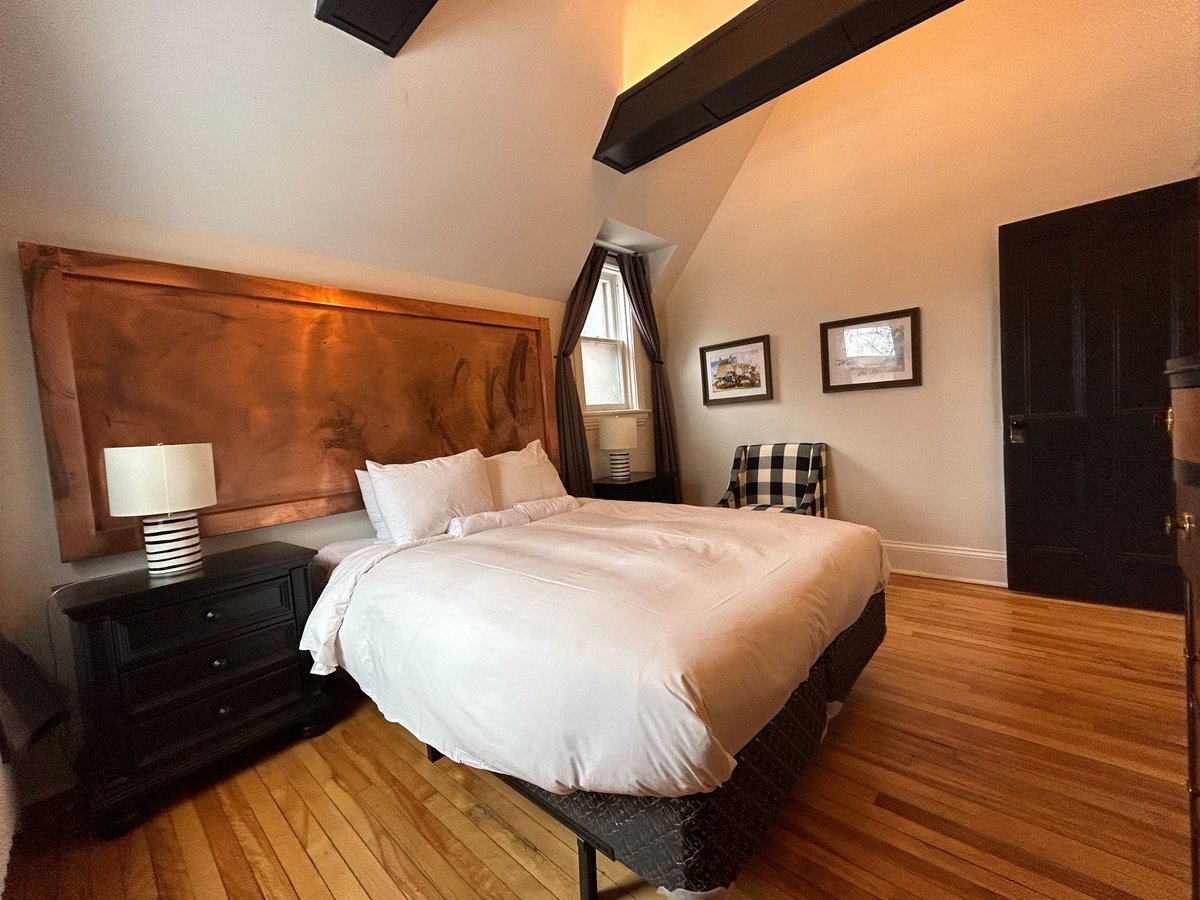 400 MacLaren Street - Photo 2