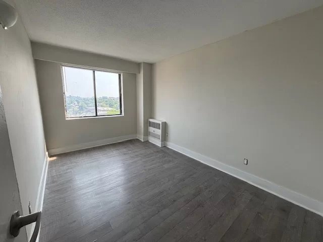 420 Parkdale Avenue - Photo 3