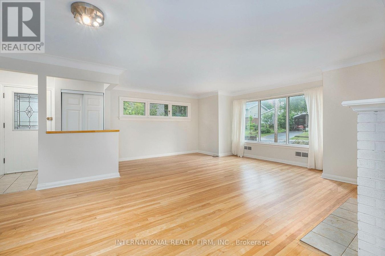 323 LANARK AVENUE N - Photo 4