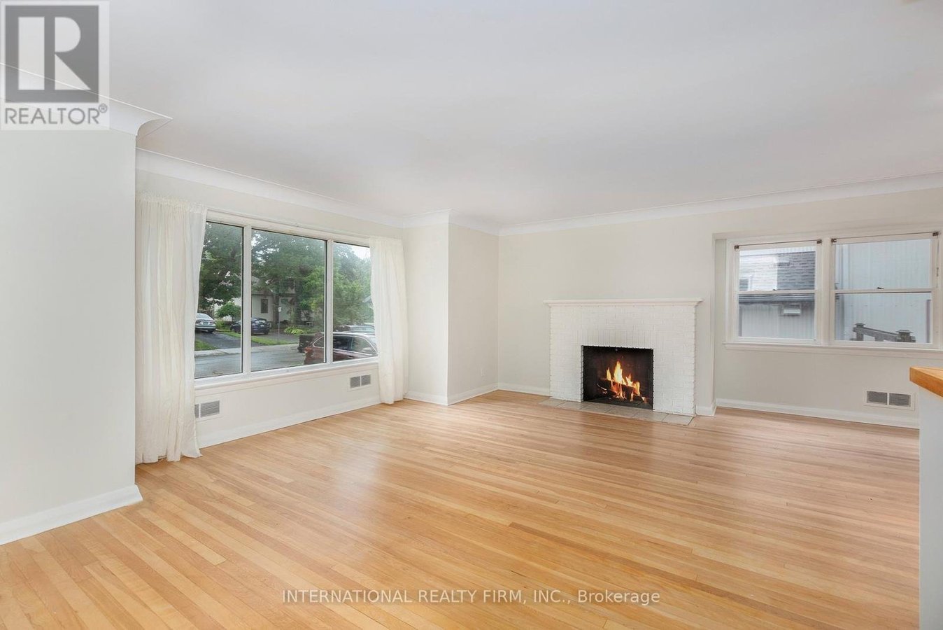323 LANARK AVENUE N - Photo 5