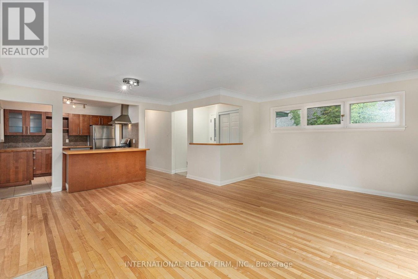 323 LANARK AVENUE N - Photo 7