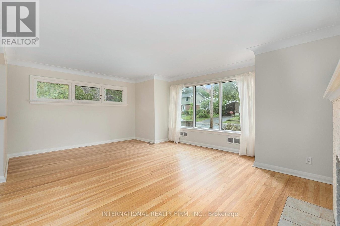 323 LANARK AVENUE N - Photo 8