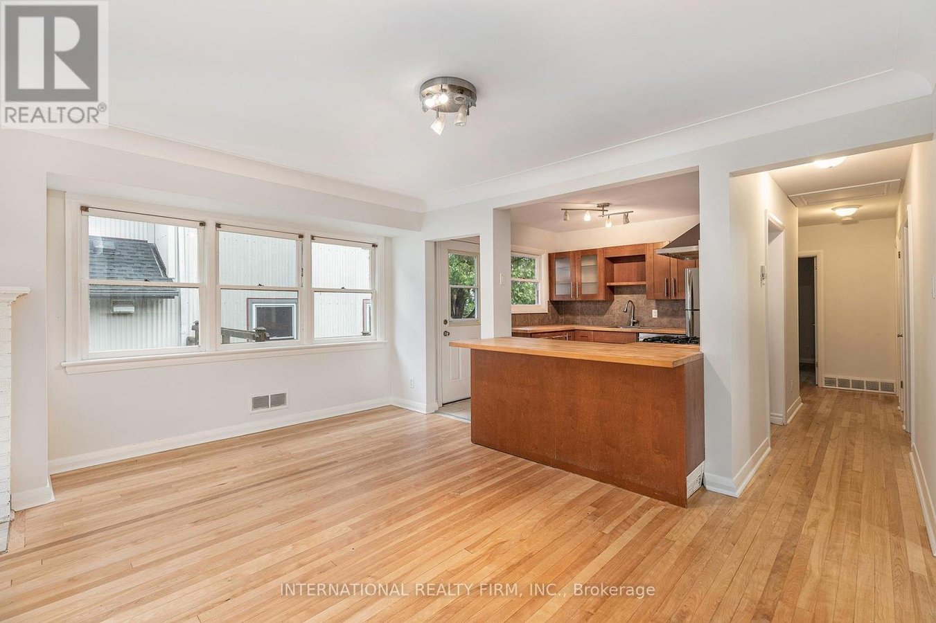 323 LANARK AVENUE N - Photo 10