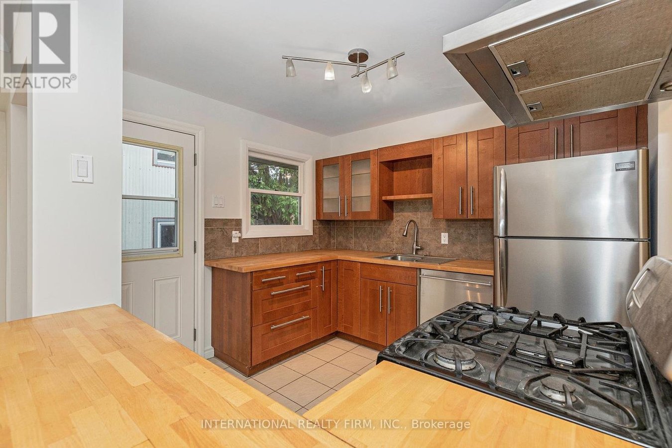 323 LANARK AVENUE N - Photo 14