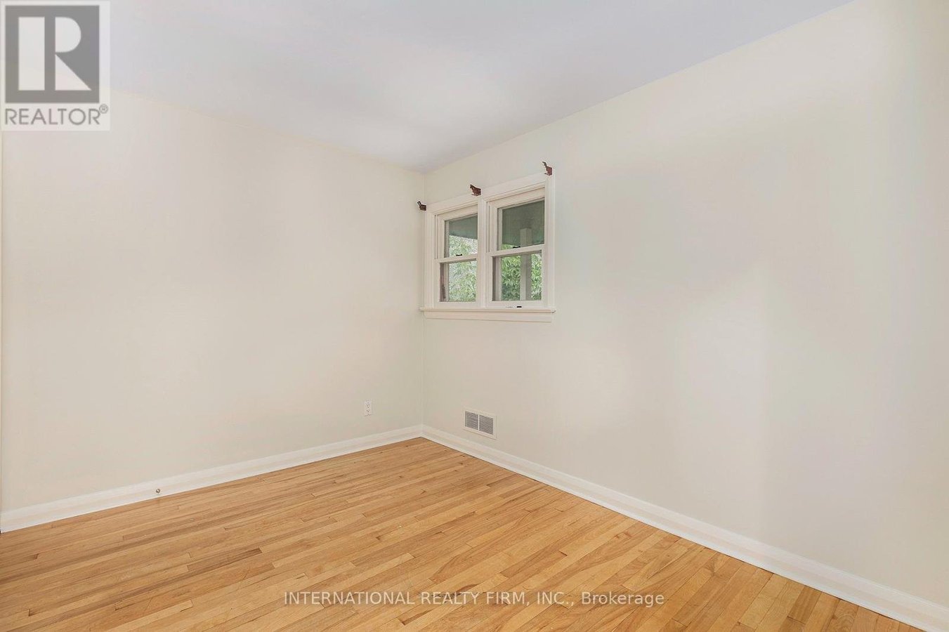 323 LANARK AVENUE N - Photo 15