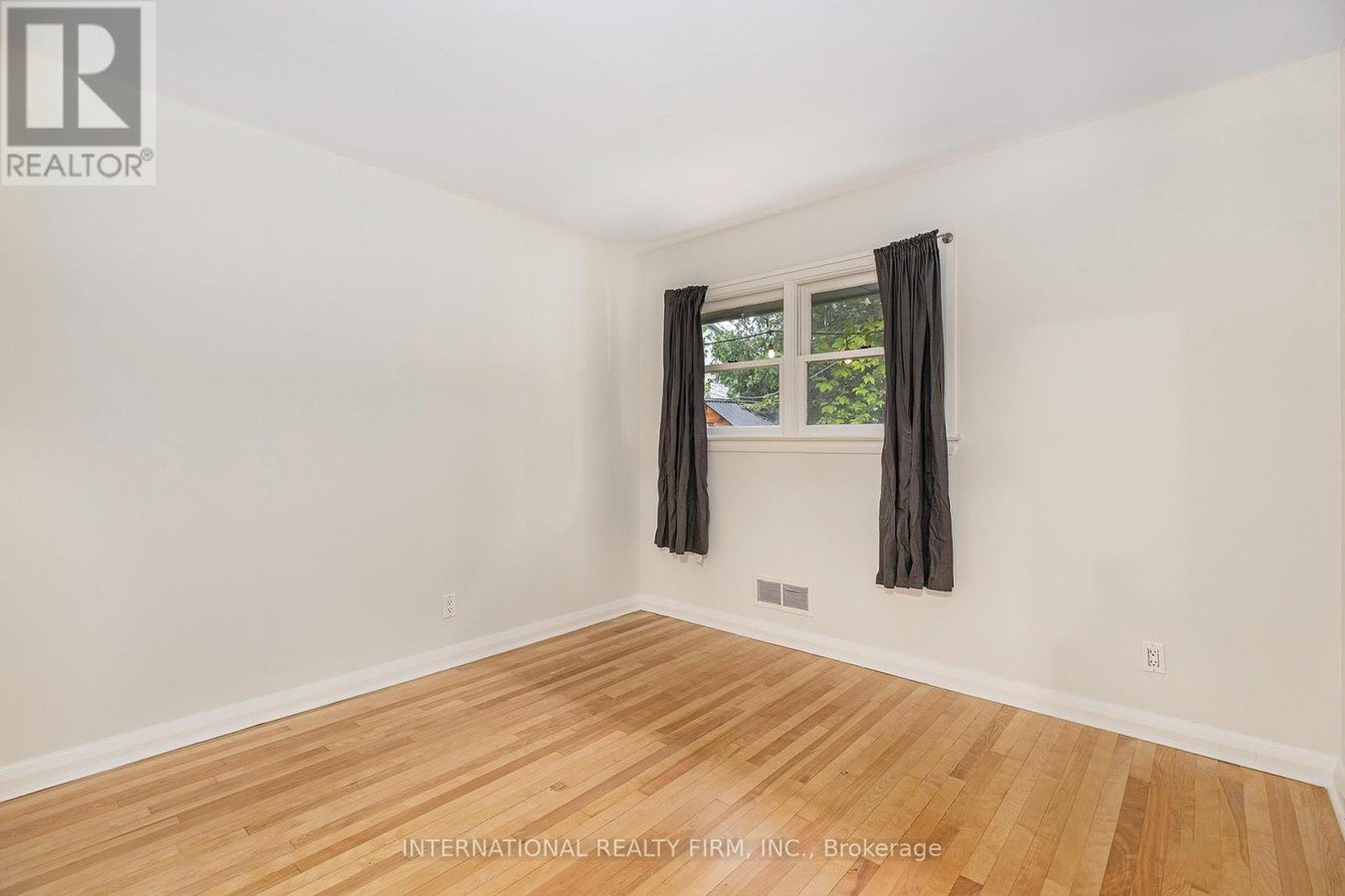 323 LANARK AVENUE N - Photo 16