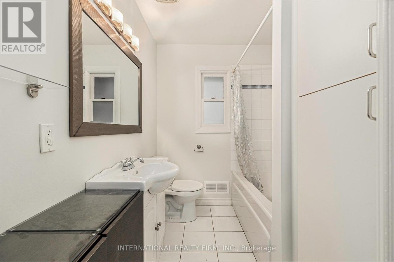 323 LANARK AVENUE N - Photo 17