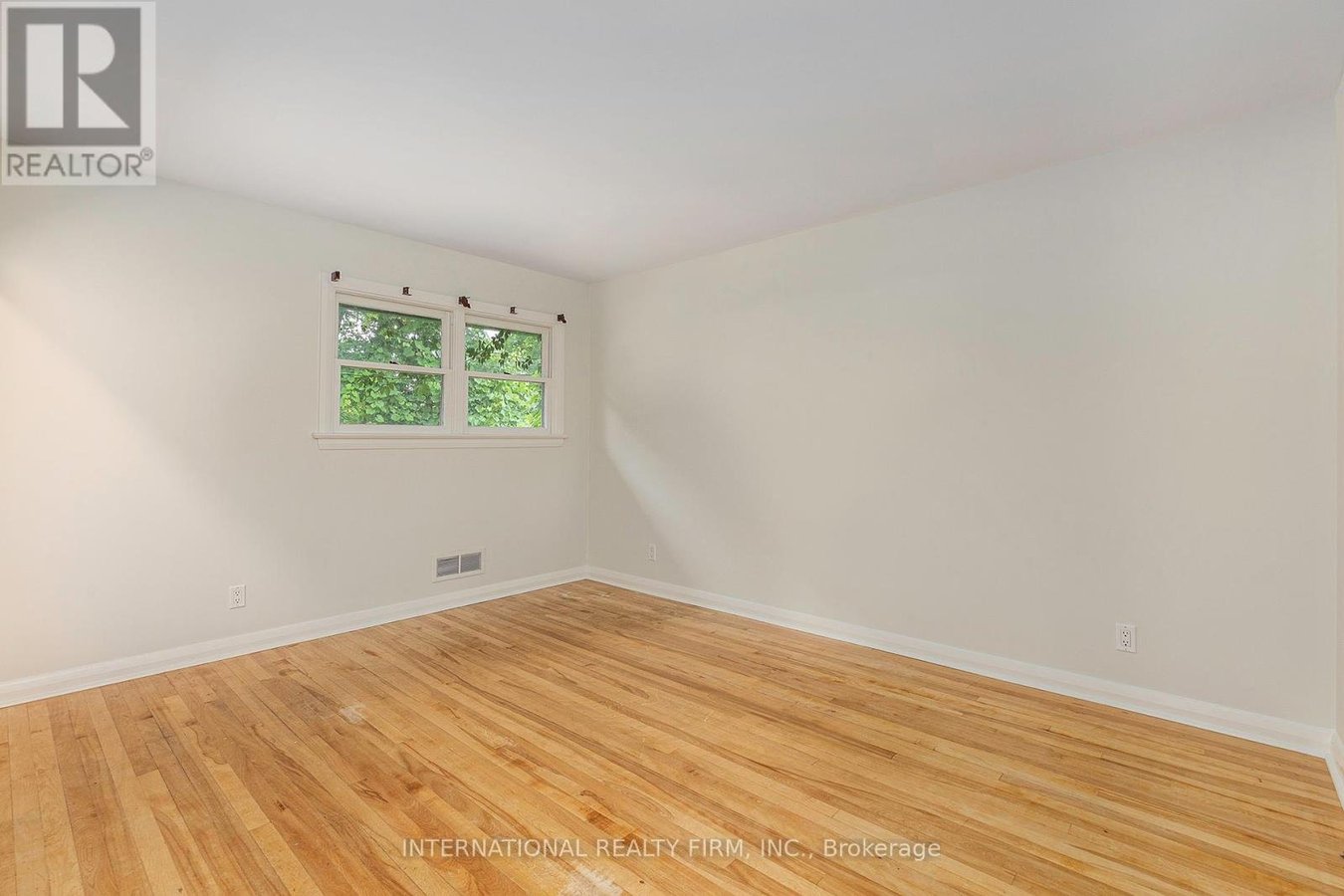 323 LANARK AVENUE N - Photo 18