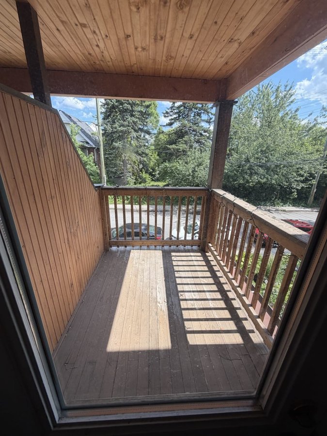 105 Florence Street - Photo 2