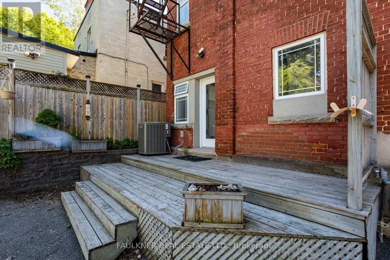 107 BLACKBURN AVENUE - Photo 8