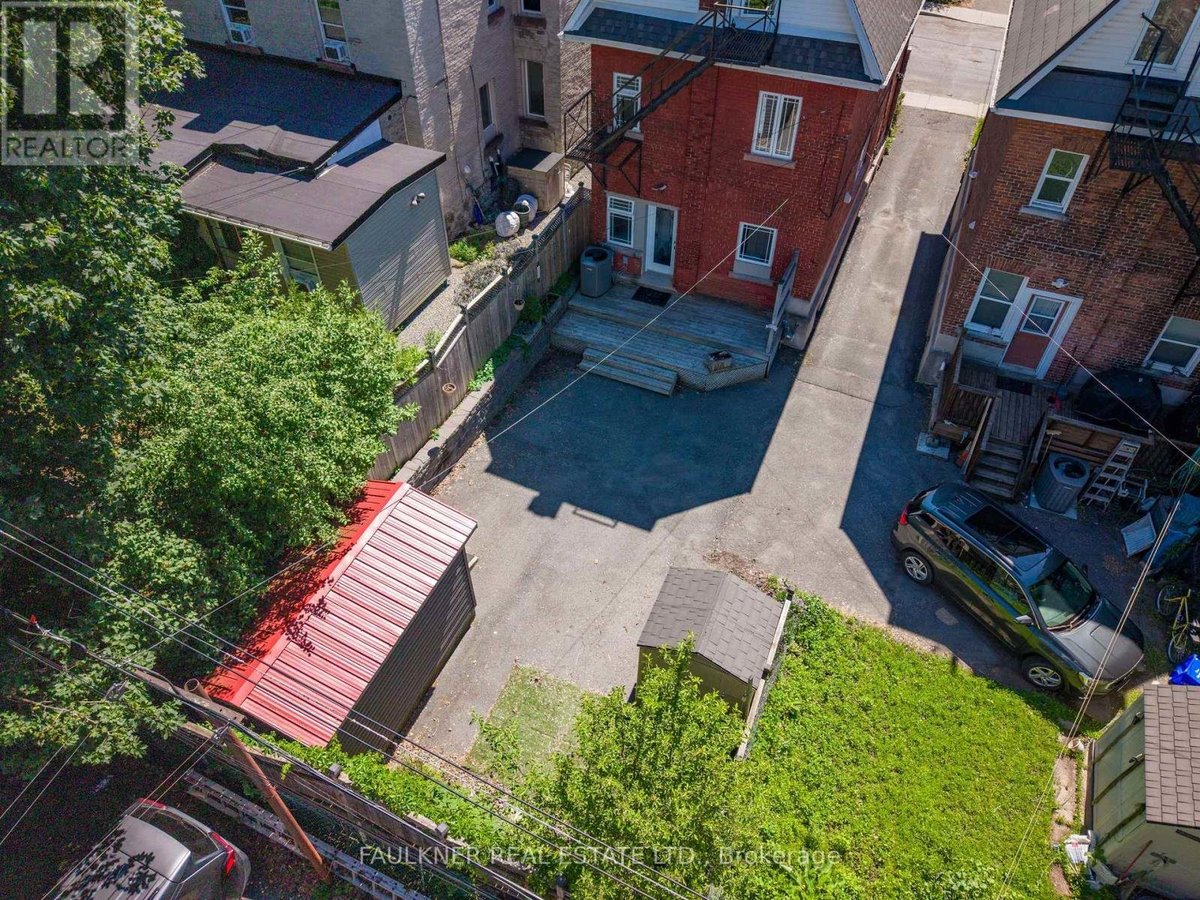 107 BLACKBURN AVENUE - Photo 4