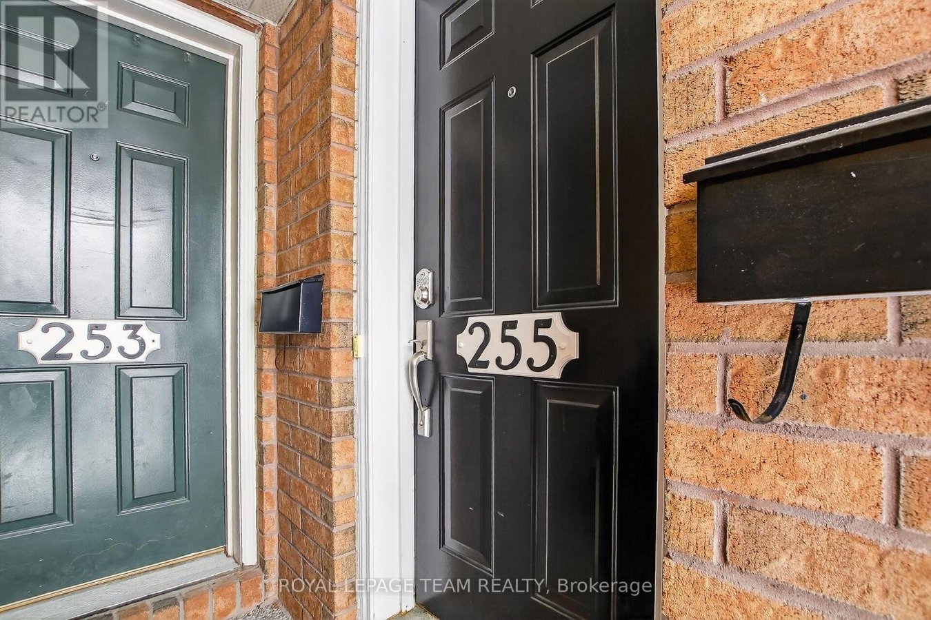 1 - 255 DEERCROFT AVENUE - Photo 2