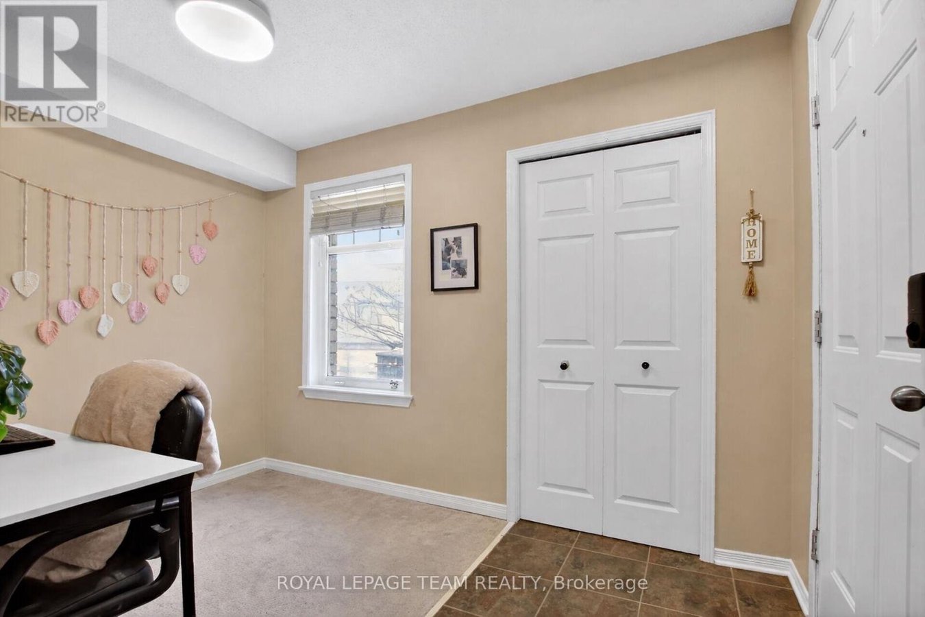 1 - 255 DEERCROFT AVENUE - Photo 3