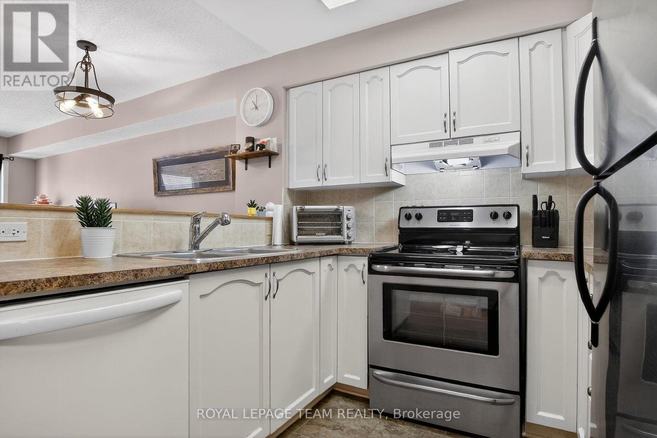1 - 255 DEERCROFT AVENUE - Photo 5