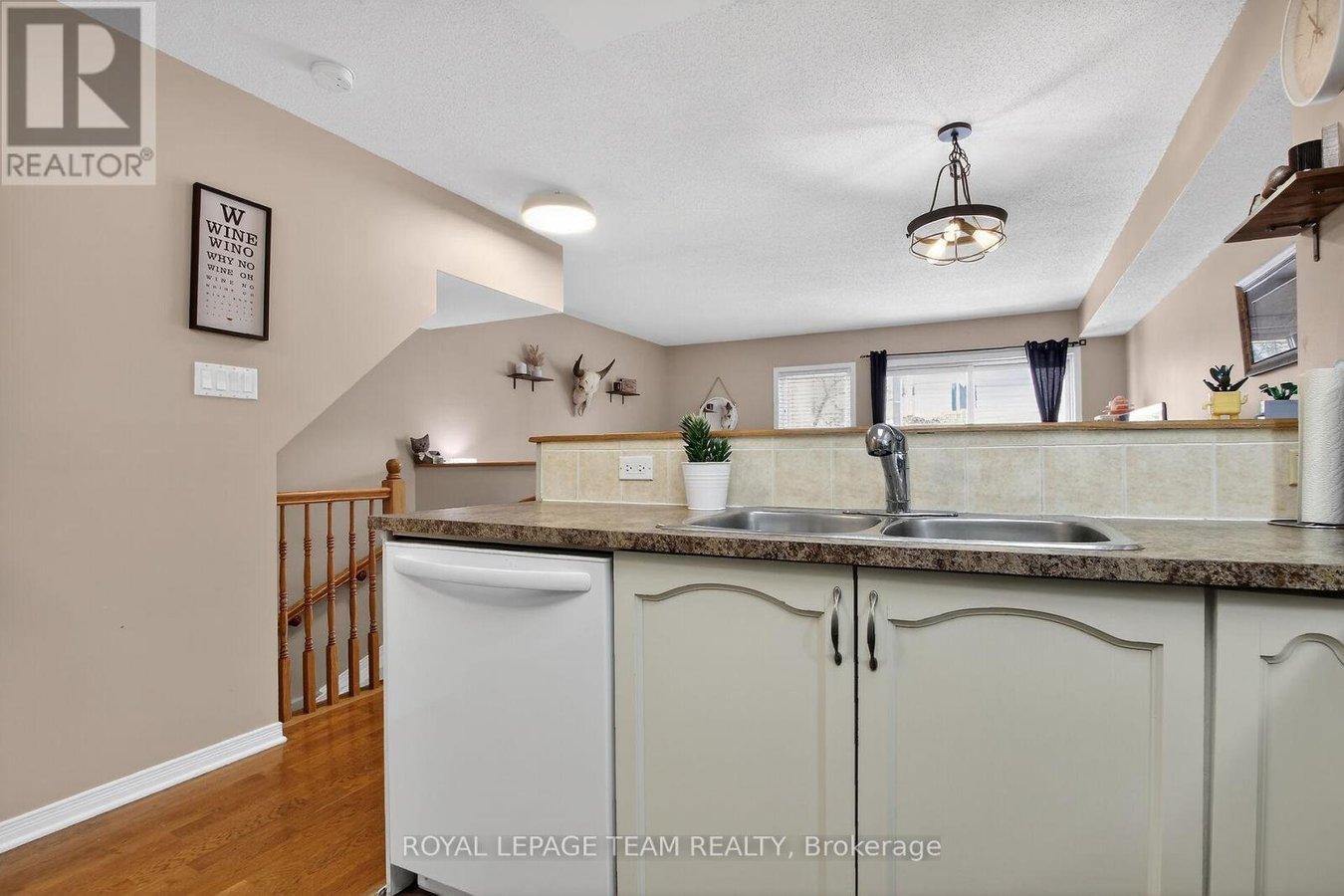 1 - 255 DEERCROFT AVENUE - Photo 6