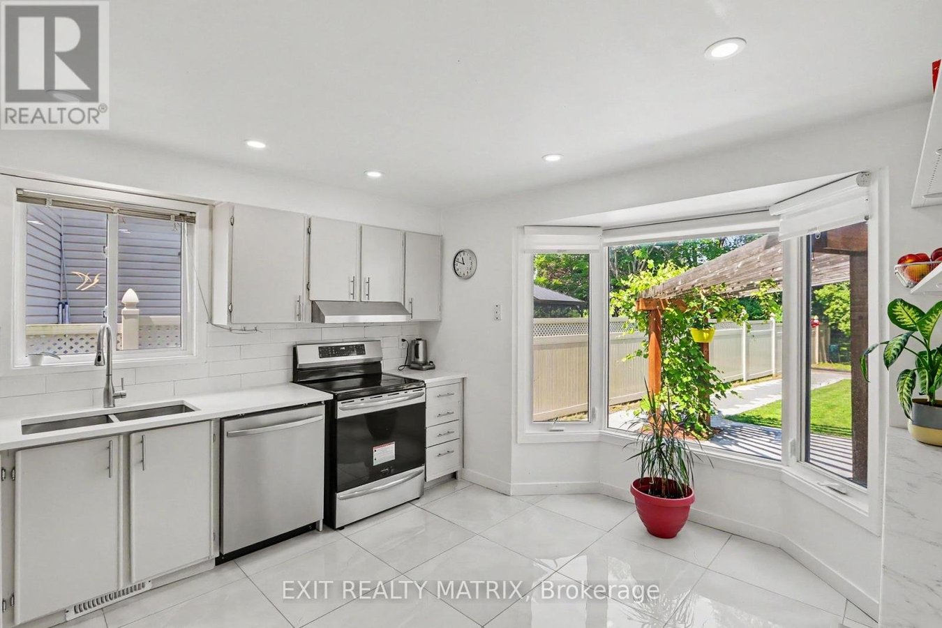 383 VIEWMOUNT DRIVE - Photo 7