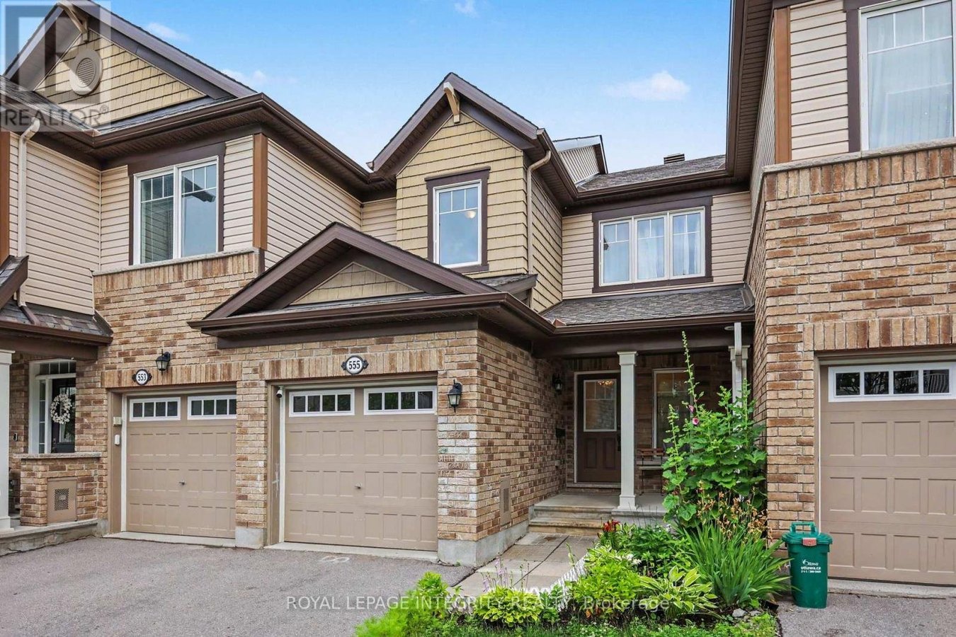 555 FOXLIGHT CIRCLE - Photo 2