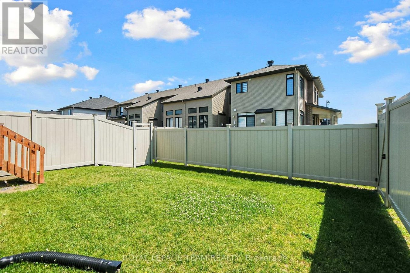 799 CAIRN CRESCENT - Photo 3