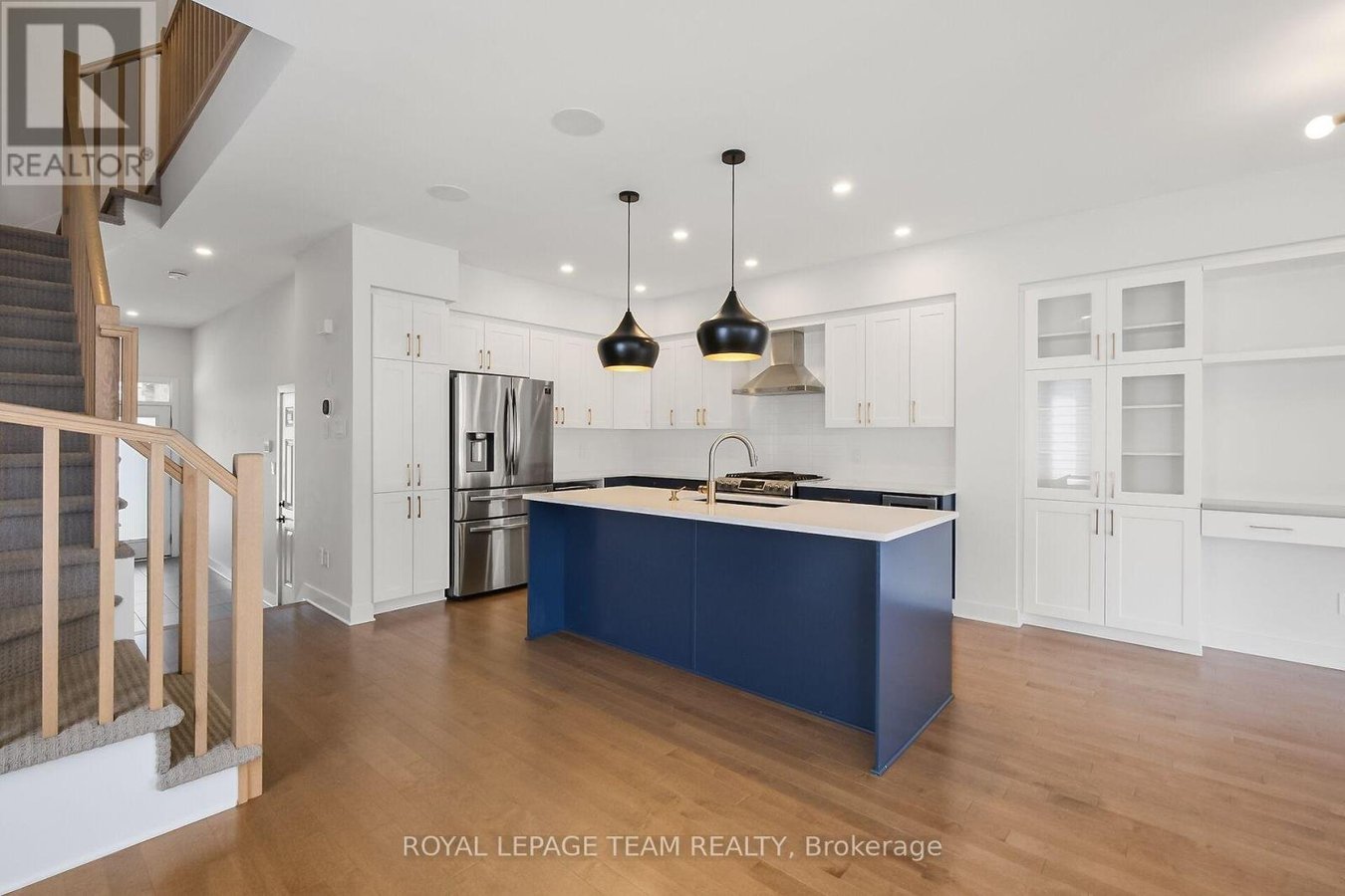 799 CAIRN CRESCENT - Photo 7