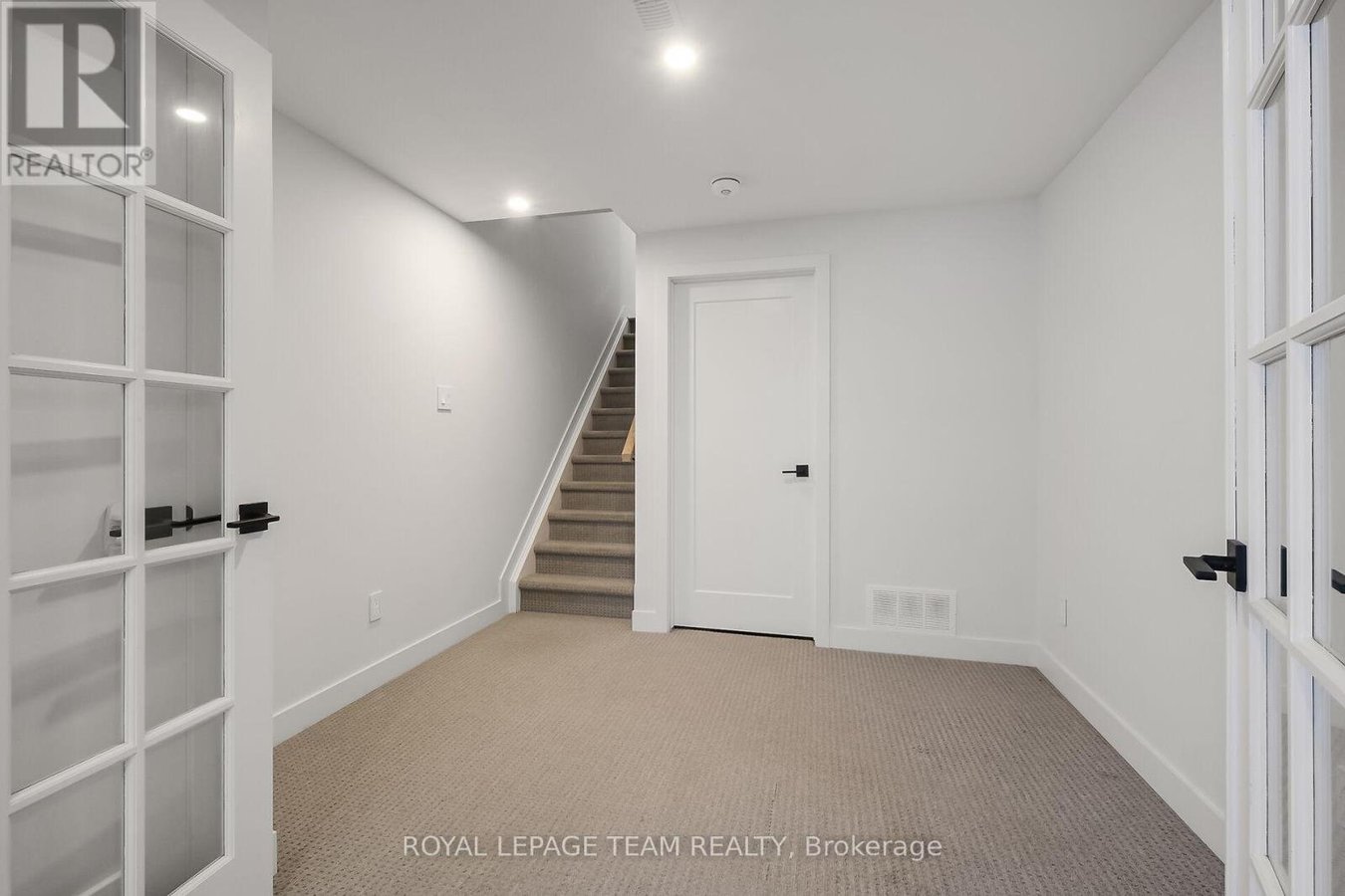 799 CAIRN CRESCENT - Photo 9