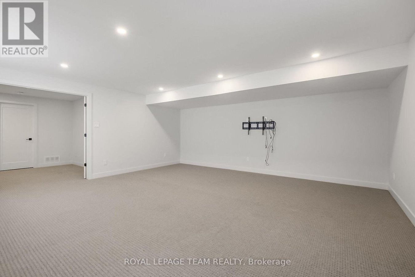 799 CAIRN CRESCENT - Photo 12