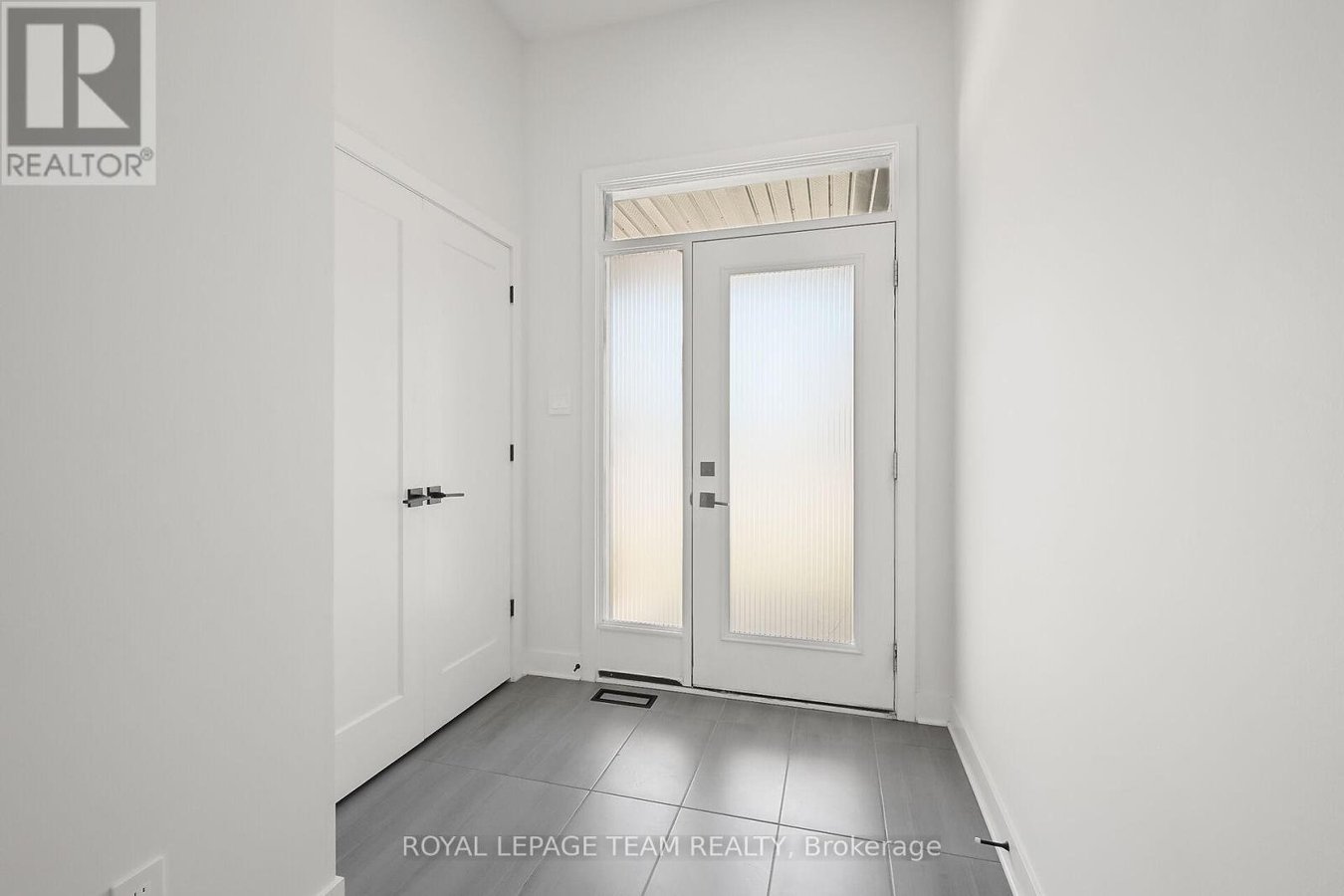 799 CAIRN CRESCENT - Photo 13