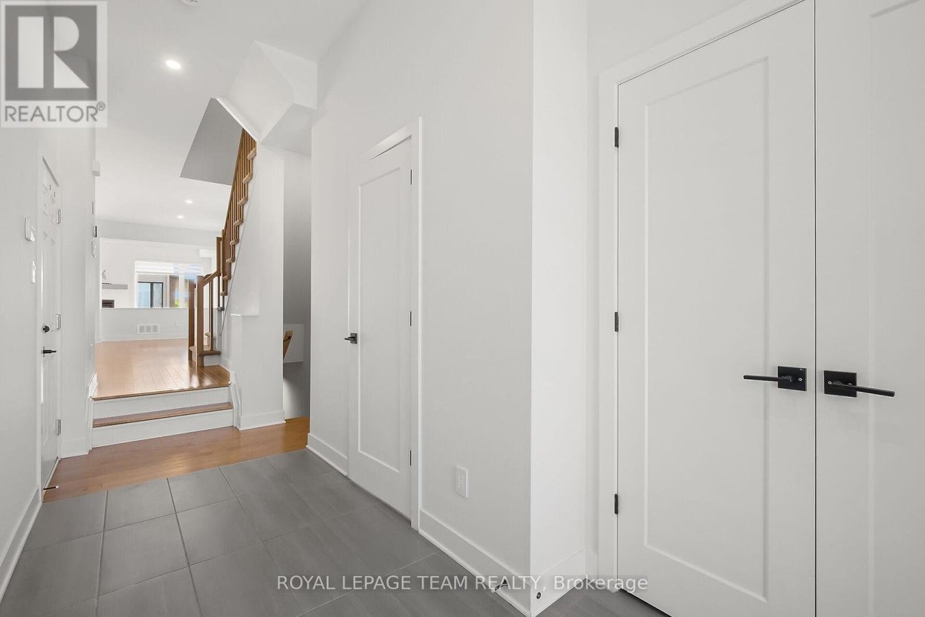 799 CAIRN CRESCENT - Photo 14