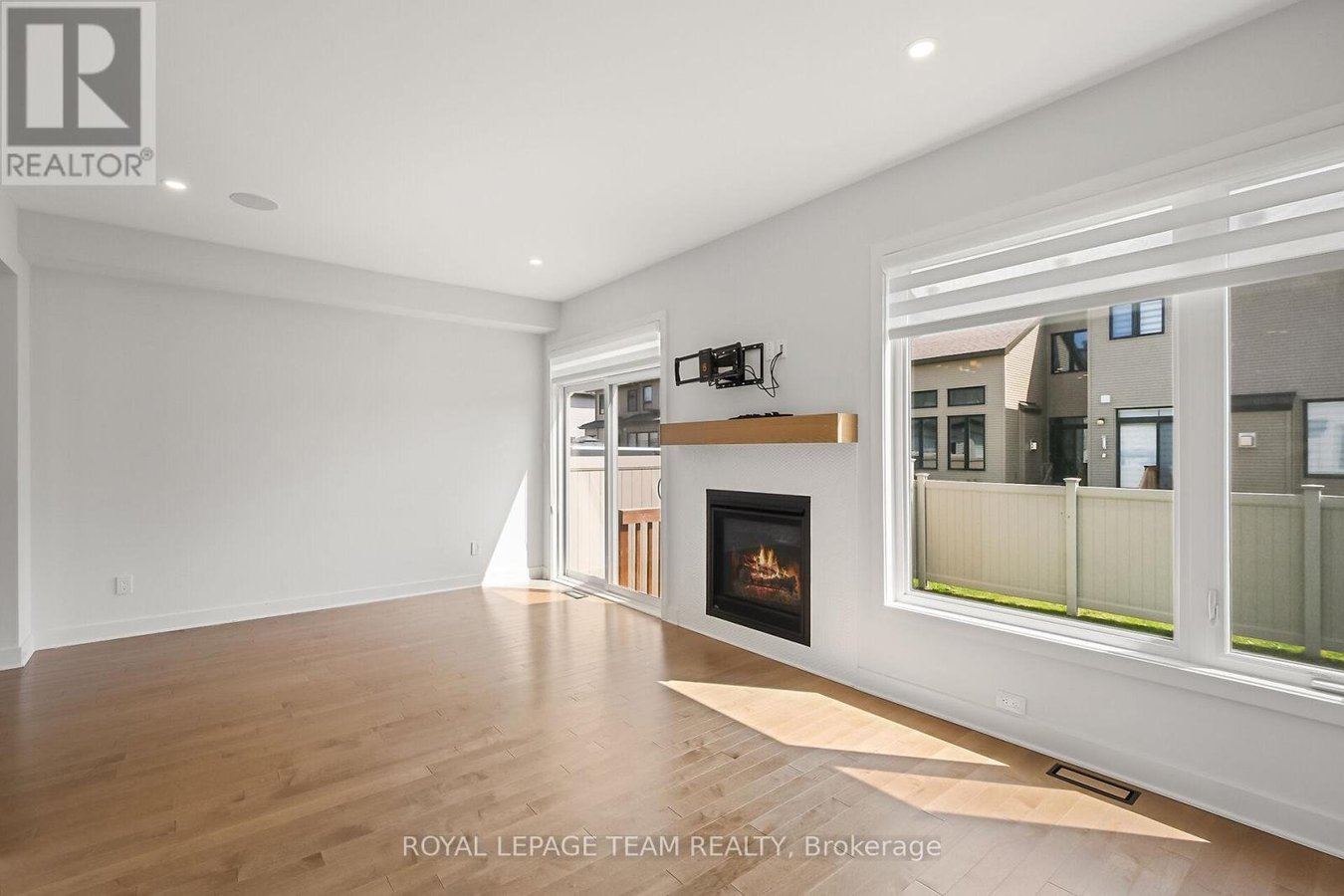 799 CAIRN CRESCENT - Photo 32