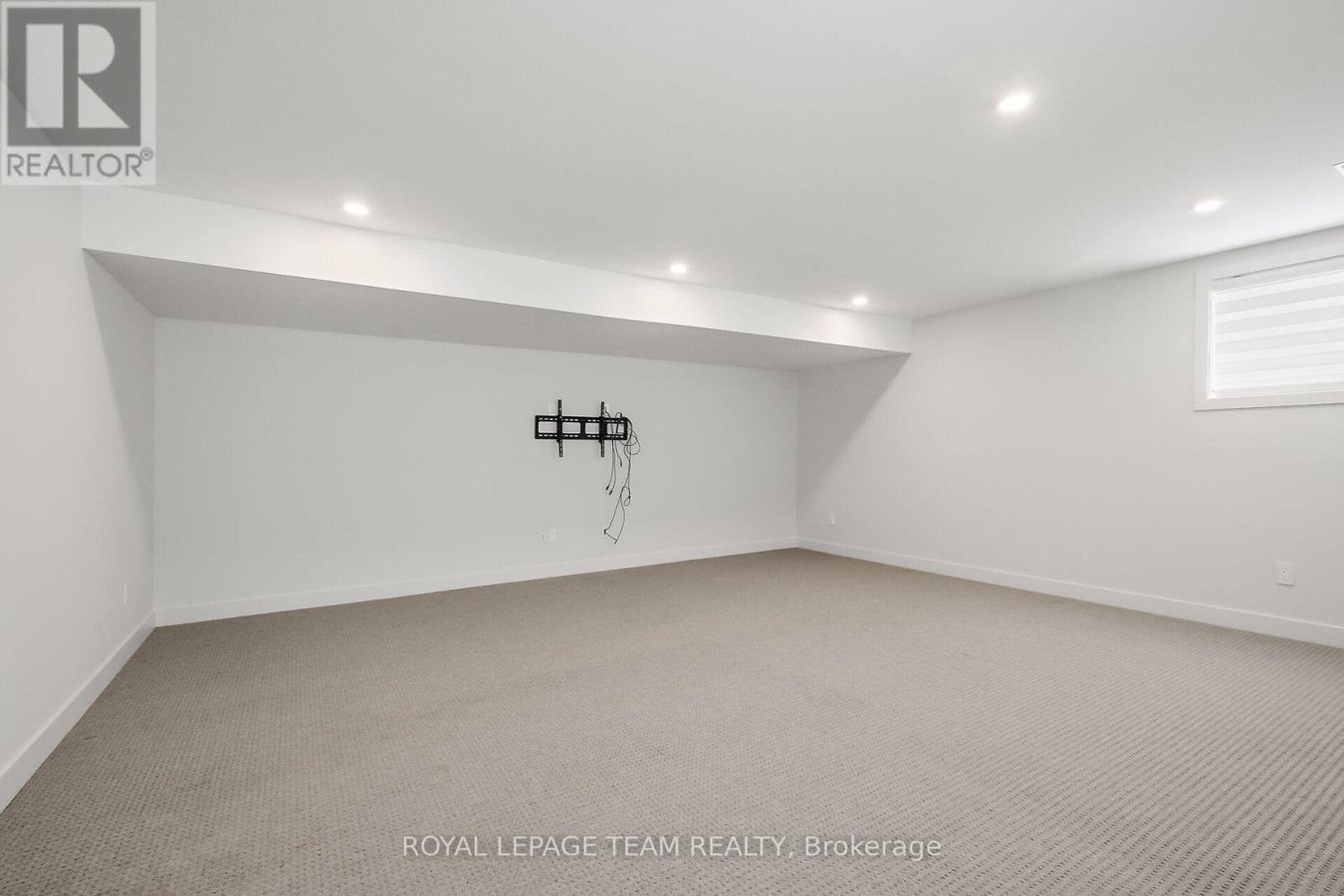 799 CAIRN CRESCENT - Photo 11