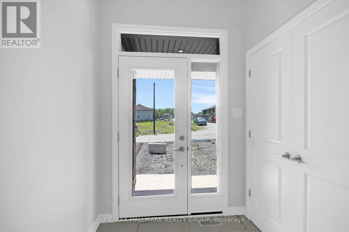 749 NEWSTEAD CRESCENT - Photo 3