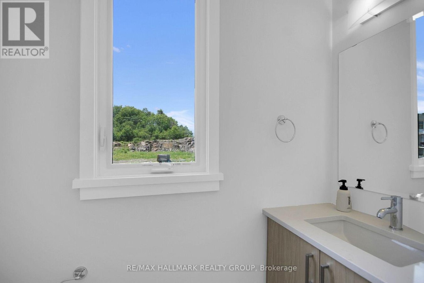 749 NEWSTEAD CRESCENT - Photo 5
