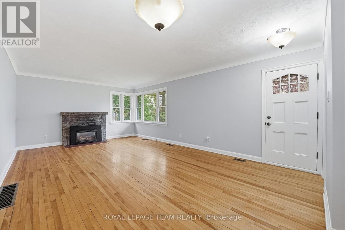 49 CROWNHILL STREET - Photo 2