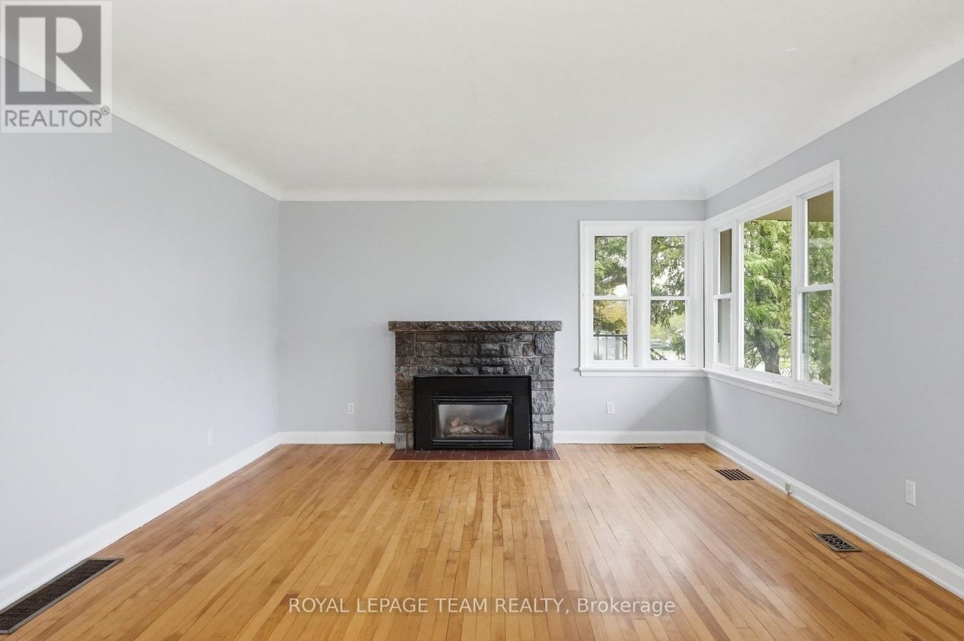 49 CROWNHILL STREET - Photo 3