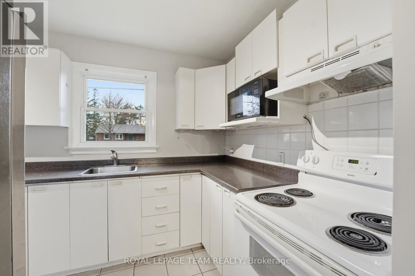 49 CROWNHILL STREET - Photo 4
