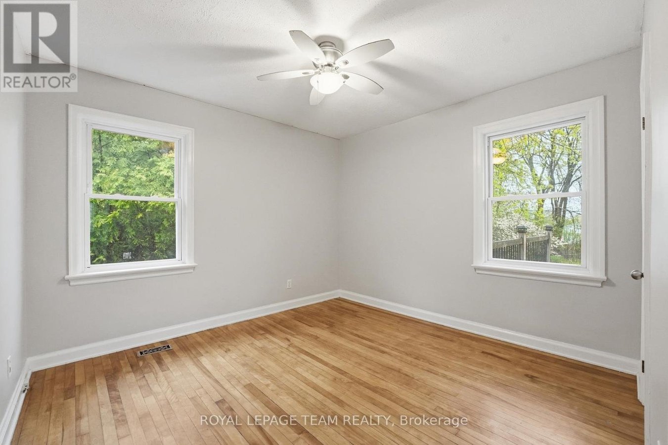 49 CROWNHILL STREET - Photo 10