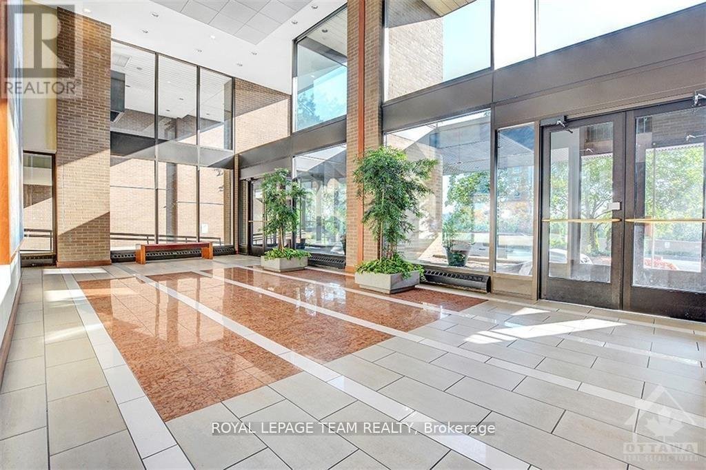 644 - 515 ST LAURENT BOULEVARD - Photo 2