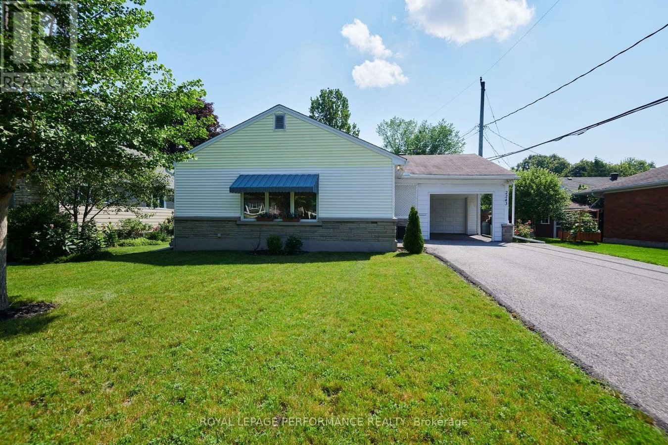 2243 HILLARY AVENUE - Photo 1