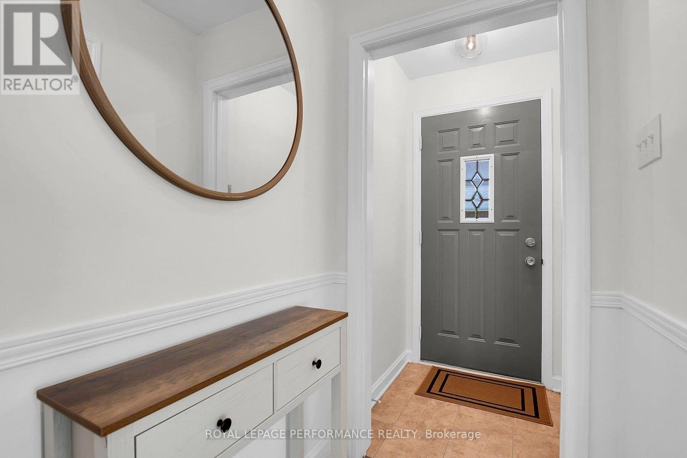 2243 HILLARY AVENUE - Photo 2