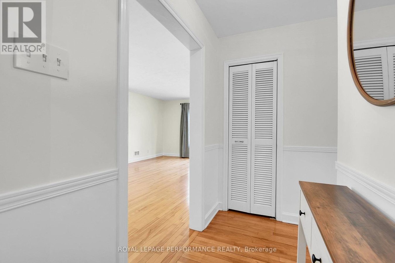 2243 HILLARY AVENUE - Photo 3