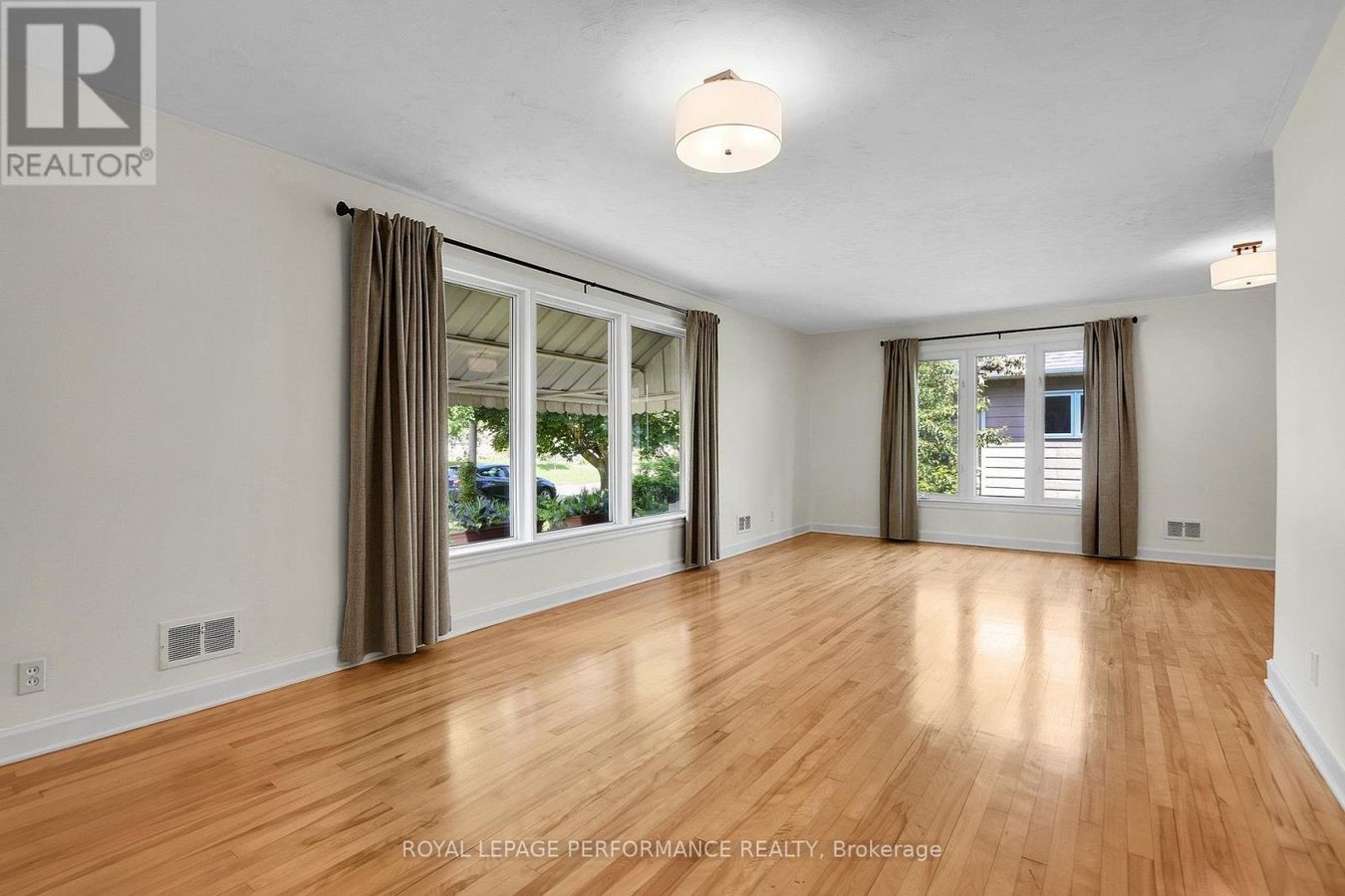 2243 HILLARY AVENUE - Photo 5