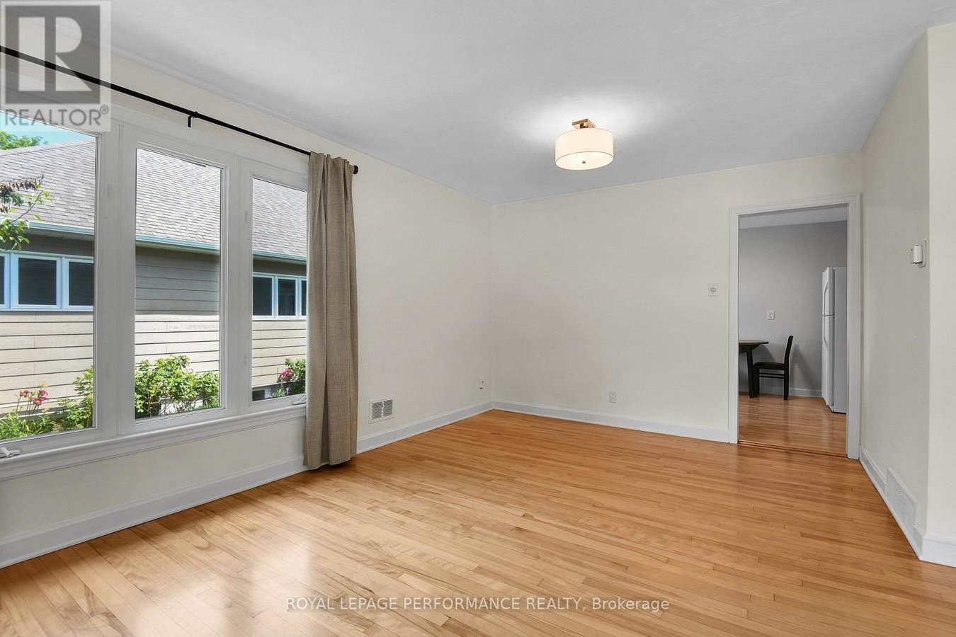 2243 HILLARY AVENUE - Photo 8