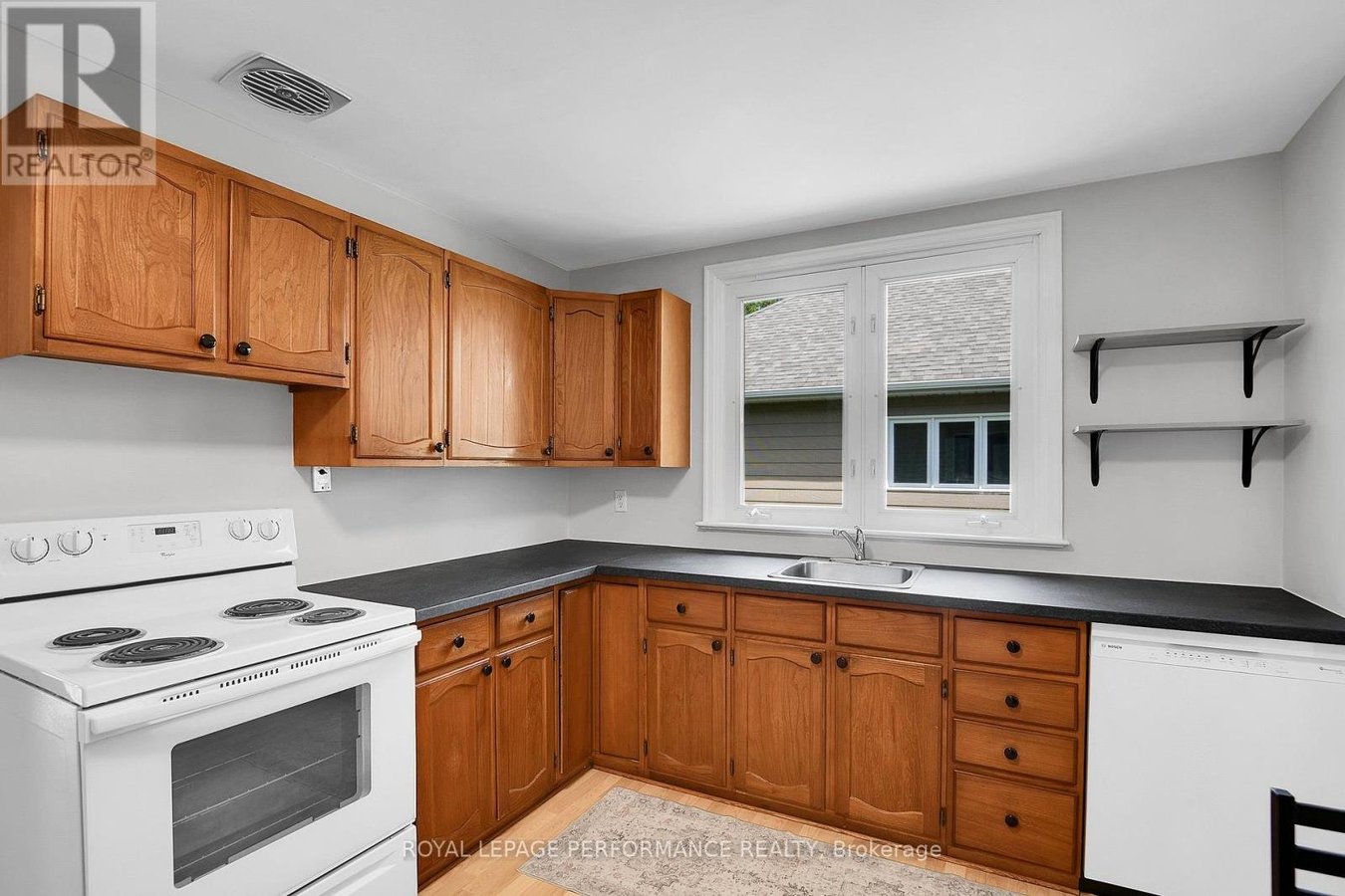 2243 HILLARY AVENUE - Photo 10