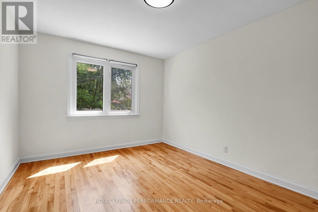 2243 HILLARY AVENUE - Photo 13