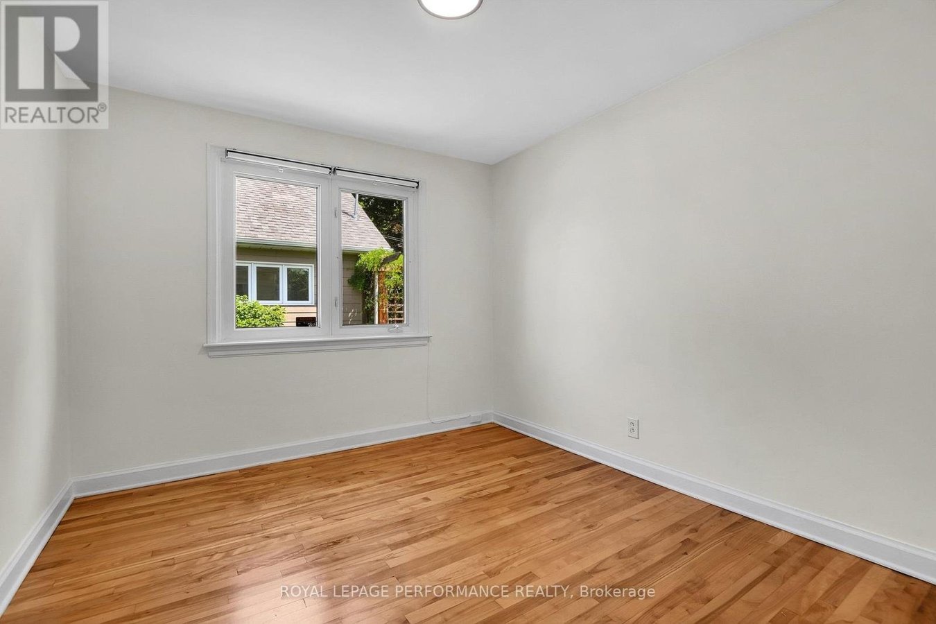 2243 HILLARY AVENUE - Photo 15