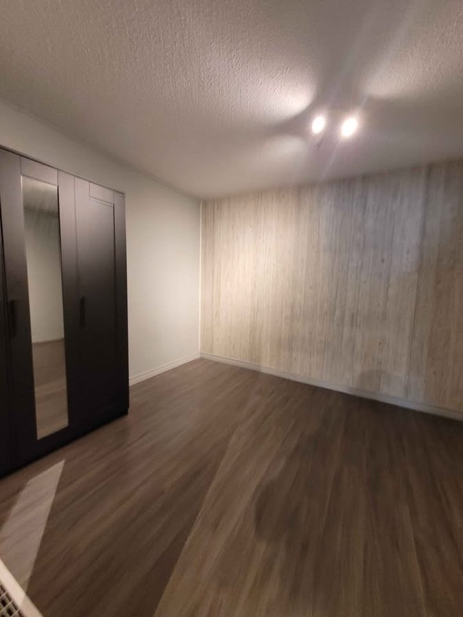 1008 Saint Laurent Boulevard - Photo 4