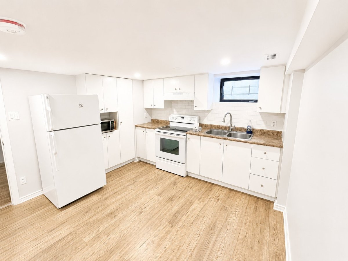 172 Cobourg Street - Photo 2