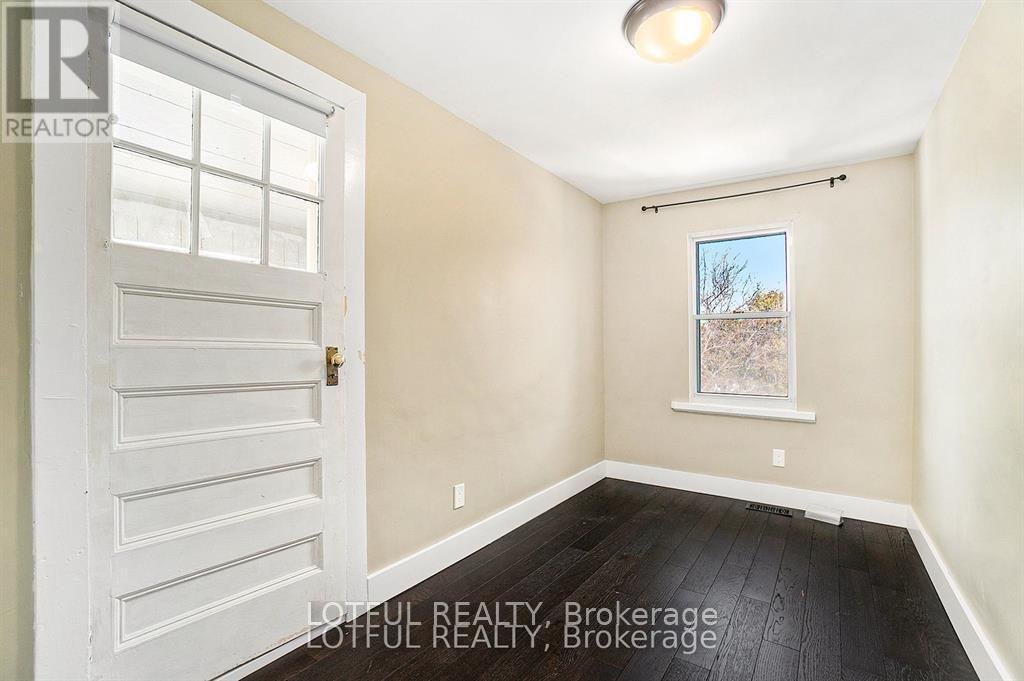 11 CHAMPAGNE AVENUE S - Photo 2